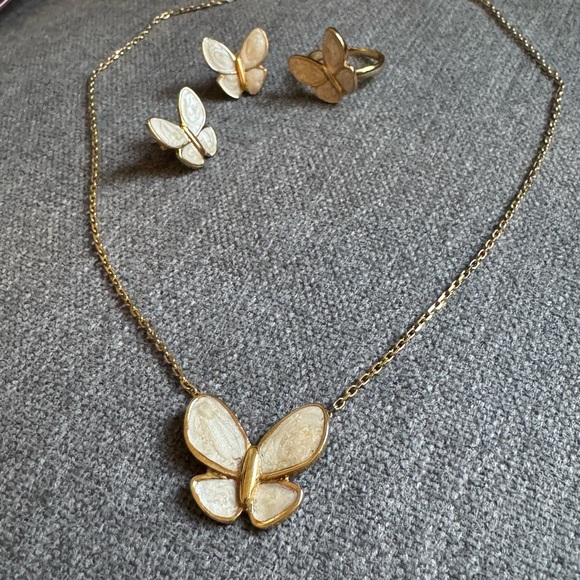 So Charming 18k Solid(No Plate, No Filled ) Yellow Gold Necklace,Butterfly Shape - Picture 1 of 7